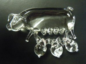 画像2: タイ製ガラス細工ミルクを飲む子豚達