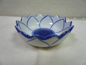 画像1:  青白陶器  花小皿  　8cm