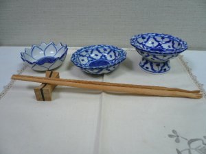 画像4:  青白陶器  花小皿 8cm