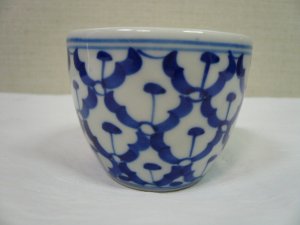 画像2:  青白陶器 湯飲み（閉口）