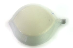 画像7:  青白陶器木の葉型皿18cm