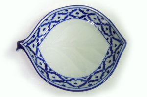 画像1:  青白陶器木の葉型皿18cm
