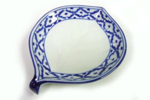 画像5:  青白陶器木の葉型皿18cm