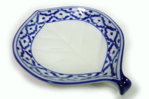 画像6:  青白陶器木の葉型皿18cm