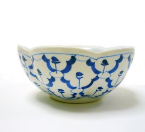 画像1: 青白陶器  丸花ボール皿13cm　