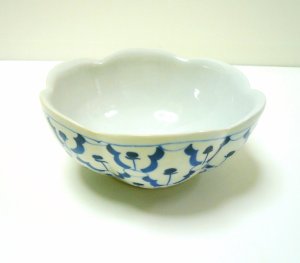 画像2: 青白陶器  丸花ボール皿13cm　