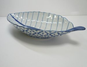 画像4:  青白陶器リーフ 型皿34cm （大)