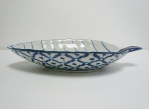画像2:  青白陶器リーフ 型皿24.5cm