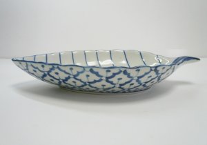 画像4:  青白陶器リーフ 型皿29.5cm