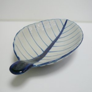 画像3:  青白陶器リーフ 型皿24.5cm