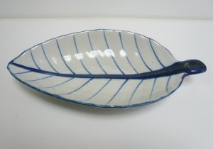 画像1:  青白陶器リーフ 型皿24.5cm