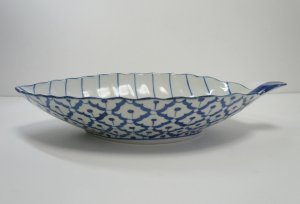 画像3:  青白陶器リーフ 型皿34cm （大)