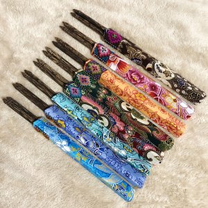 画像1: タイ製　箸1膳　箱型カバー付【バティック柄】