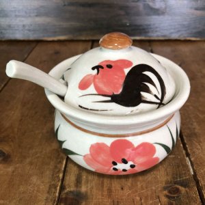 画像6: にわとり柄  調味料入れ(ピンク花・丸形)