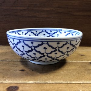 画像1: 【OUTRET】（黒ポチ有り） 青白陶器 お椀　16cm