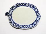 画像:  青白陶器木の葉型皿24cm