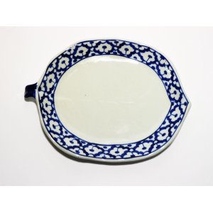 画像:  青白陶器木の葉型皿24cm