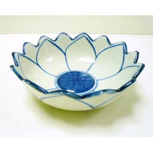 画像: 青白陶器  花型ボール皿14cm 