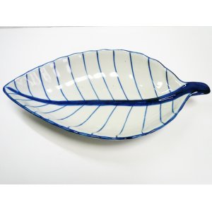 画像:  青白陶器リーフ 型皿29.5cm