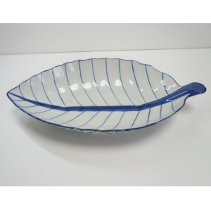 画像:  青白陶器リーフ 型皿34cm 