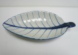 画像:  青白陶器リーフ 型皿24.5cm