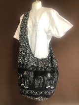 画像: 《タイ雑貨》サドゥーバック 　(2)黒＆大柄象