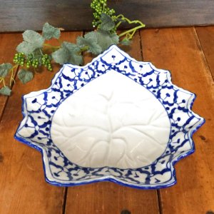 画像:  青白カエデ型中皿 