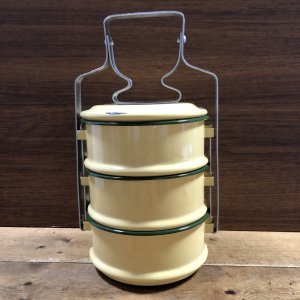 画像: 【OUTRET】（蓋部分にキズ）ホーロー3段　お弁当箱