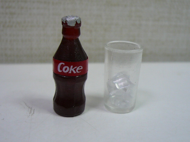 画像1: コーラとコップ　