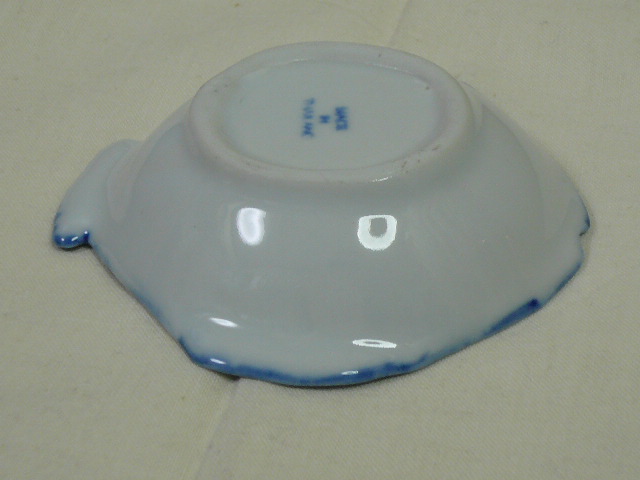 画像: 青白陶器　小皿（魚）
