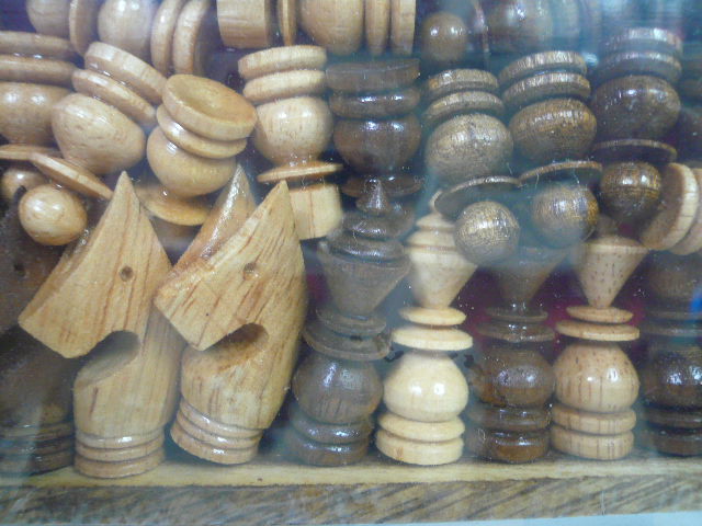 画像: タイ製　木製　ポータブルチェス