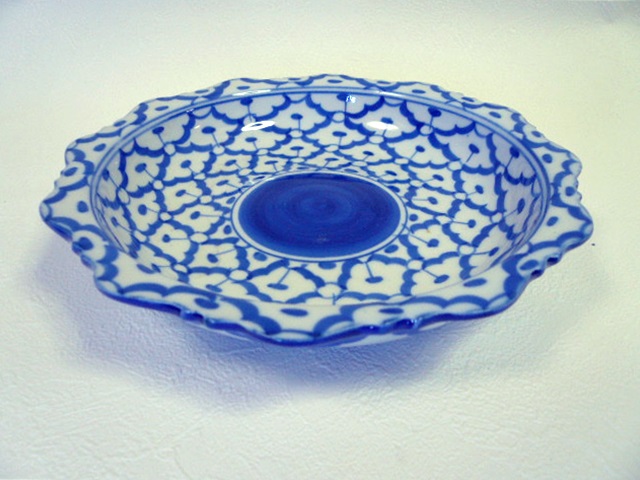 画像1: 青白陶器  花型 ギザ 21cm 
