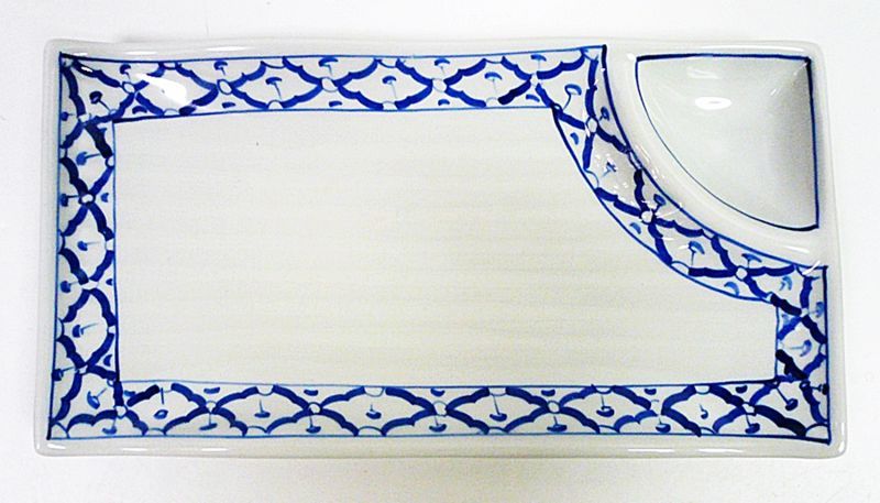 画像:  青白陶器 長方形皿（薬味）