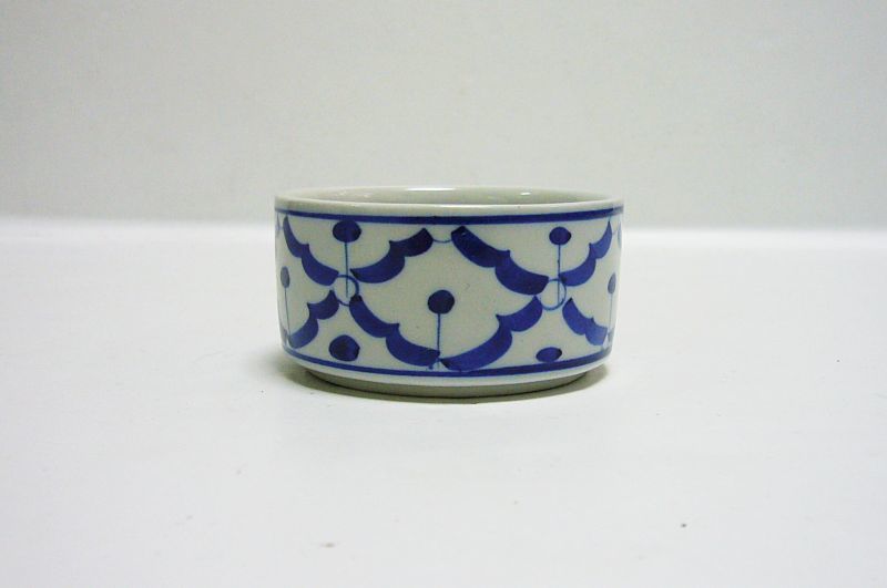 画像:  青白陶器   小鉢 　