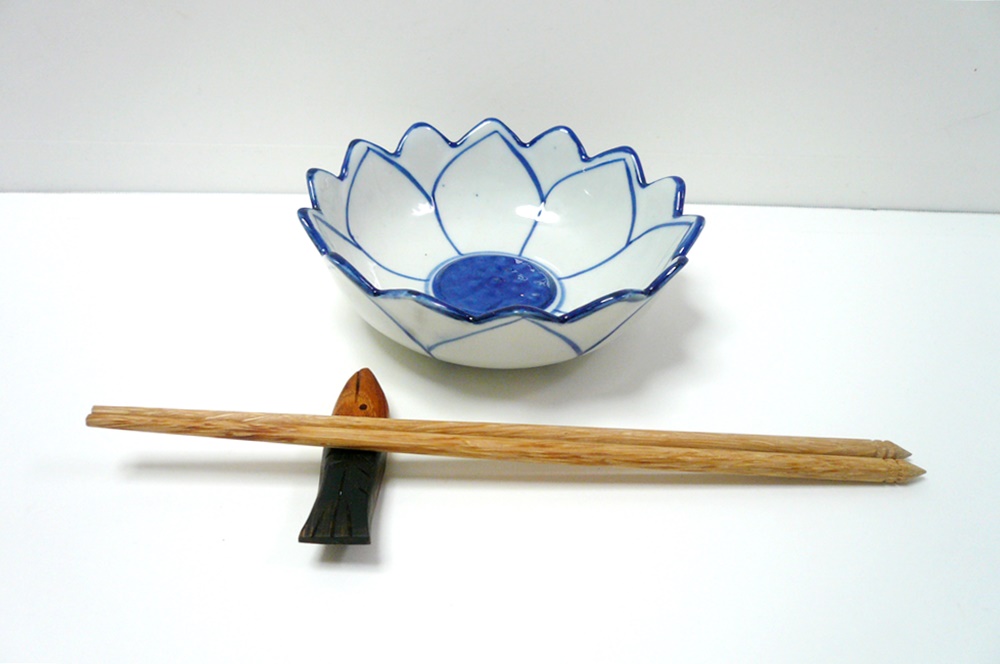 画像: 青白陶器  花型ボール皿14cm 
