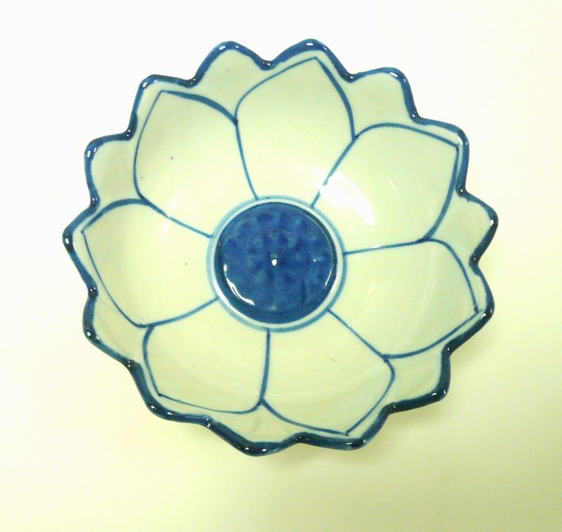 画像3: 青白陶器  花型ボール皿14cm 