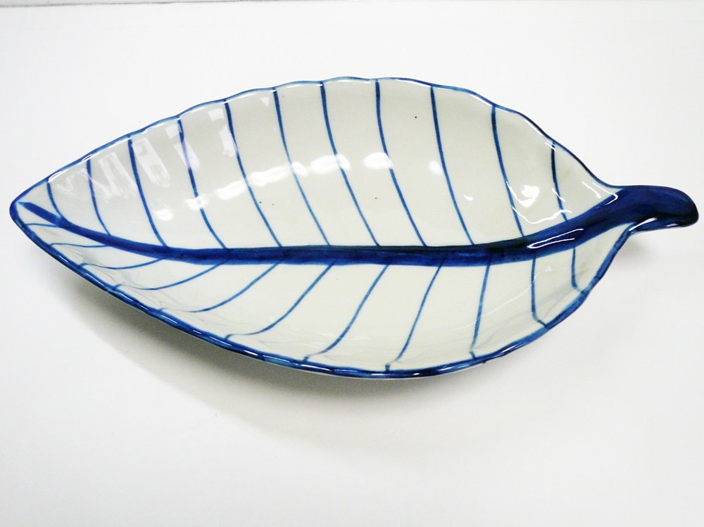 画像1:  青白陶器リーフ 型皿29.5cm （中）