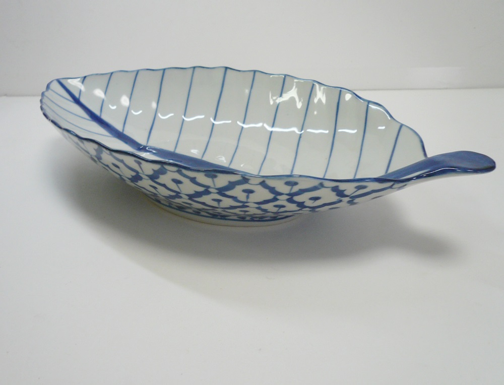画像4:  青白陶器リーフ 型皿34cm  　（大)　