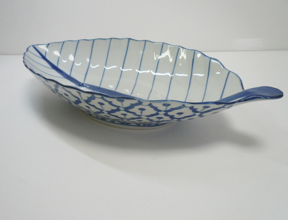 画像4:  青白陶器リーフ 型皿34cm 