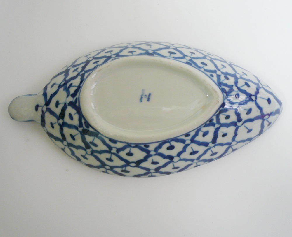 画像4:  青白陶器リーフ 型皿24.5cm