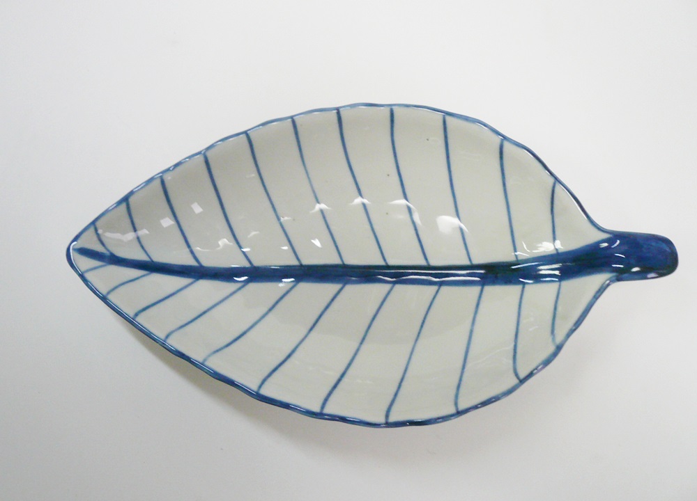 画像3:  青白陶器リーフ 型皿29.5cm （中）