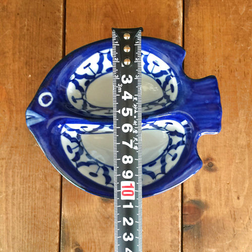 画像:  青白２口魚型小皿 