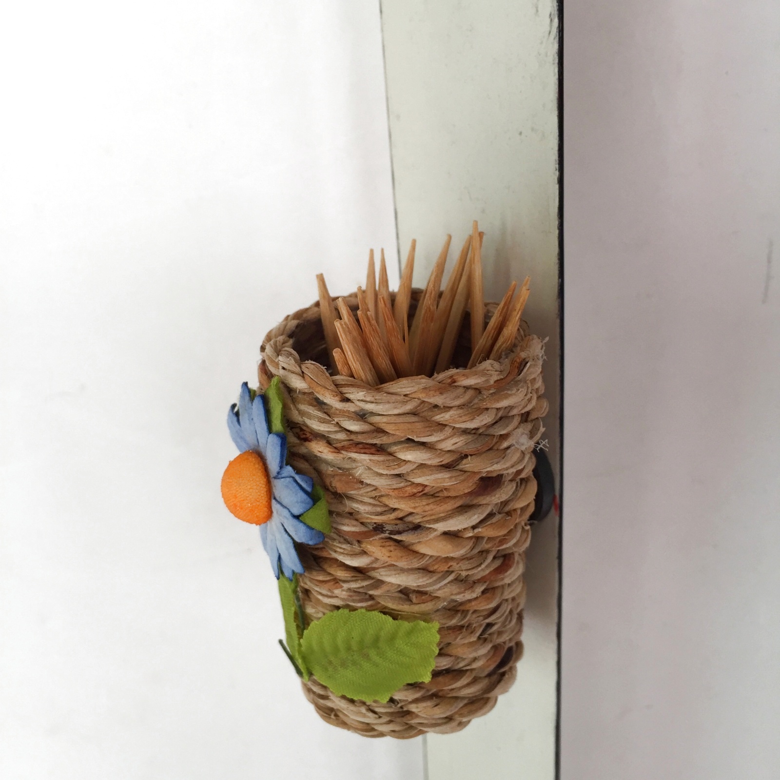 画像: マグネットケース付き爪楊枝