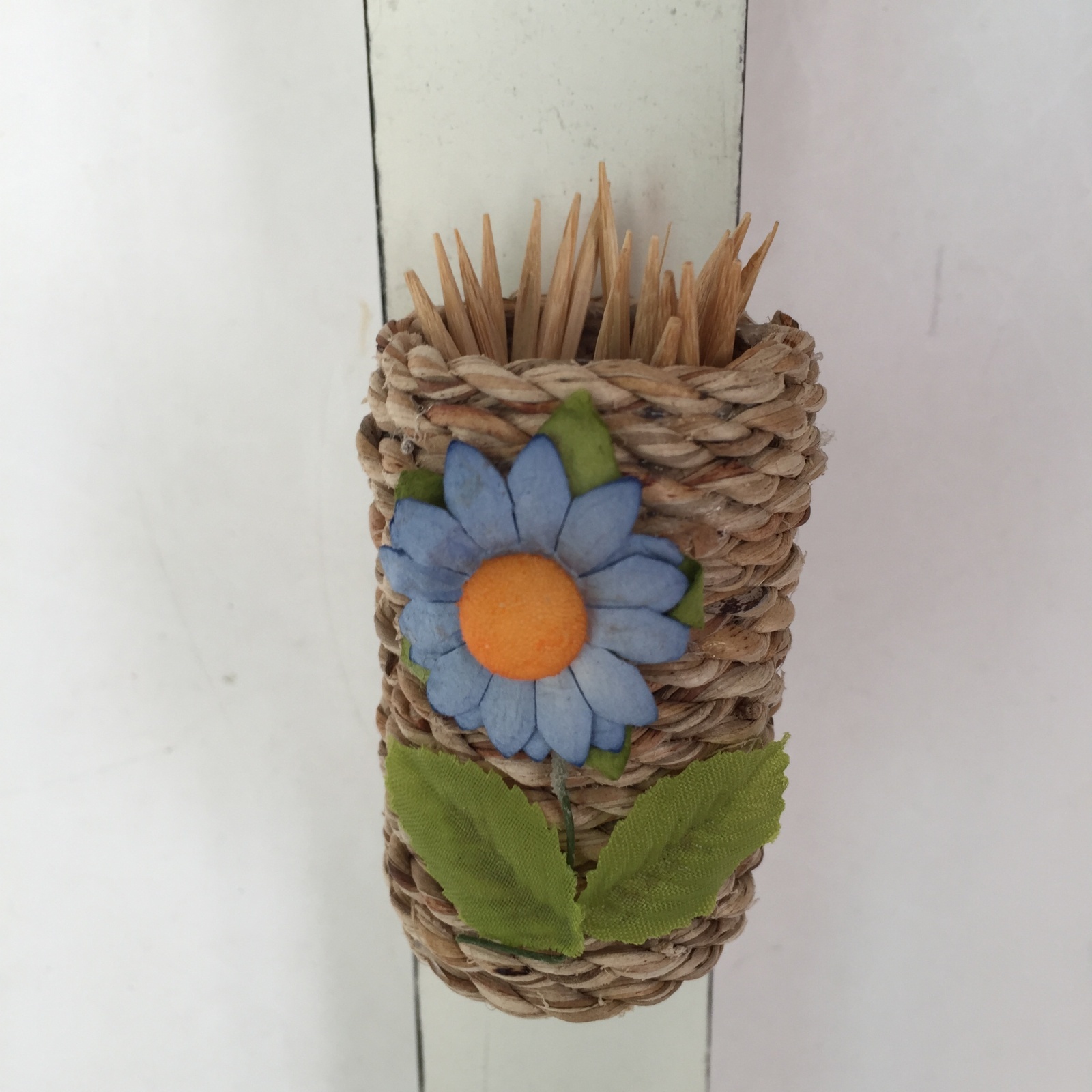 画像: マグネットケース付き爪楊枝