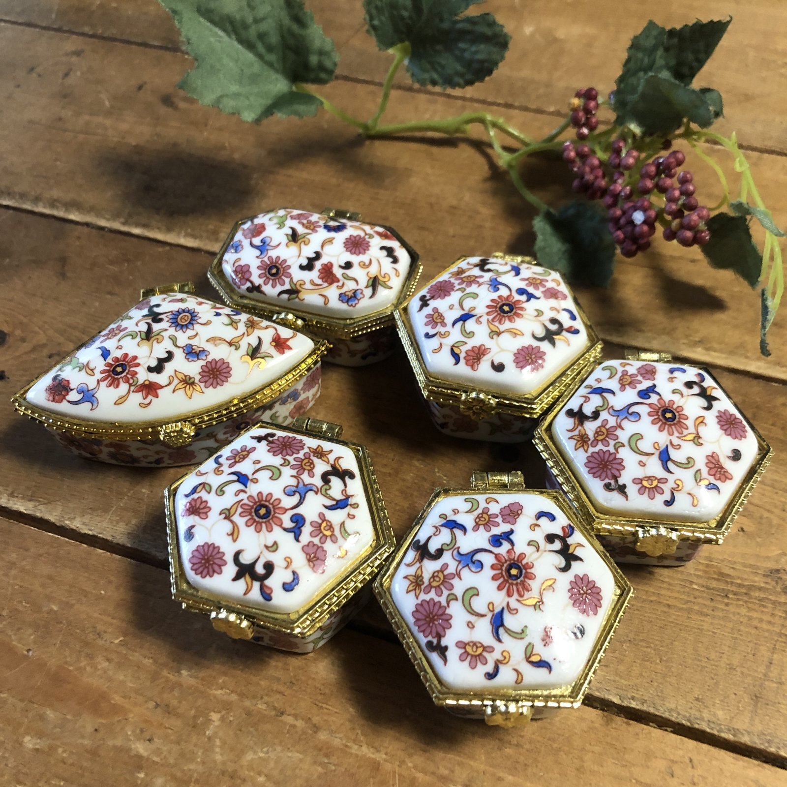 画像1: ギフト用品　陶器ケース蓋付き（B級×6個）