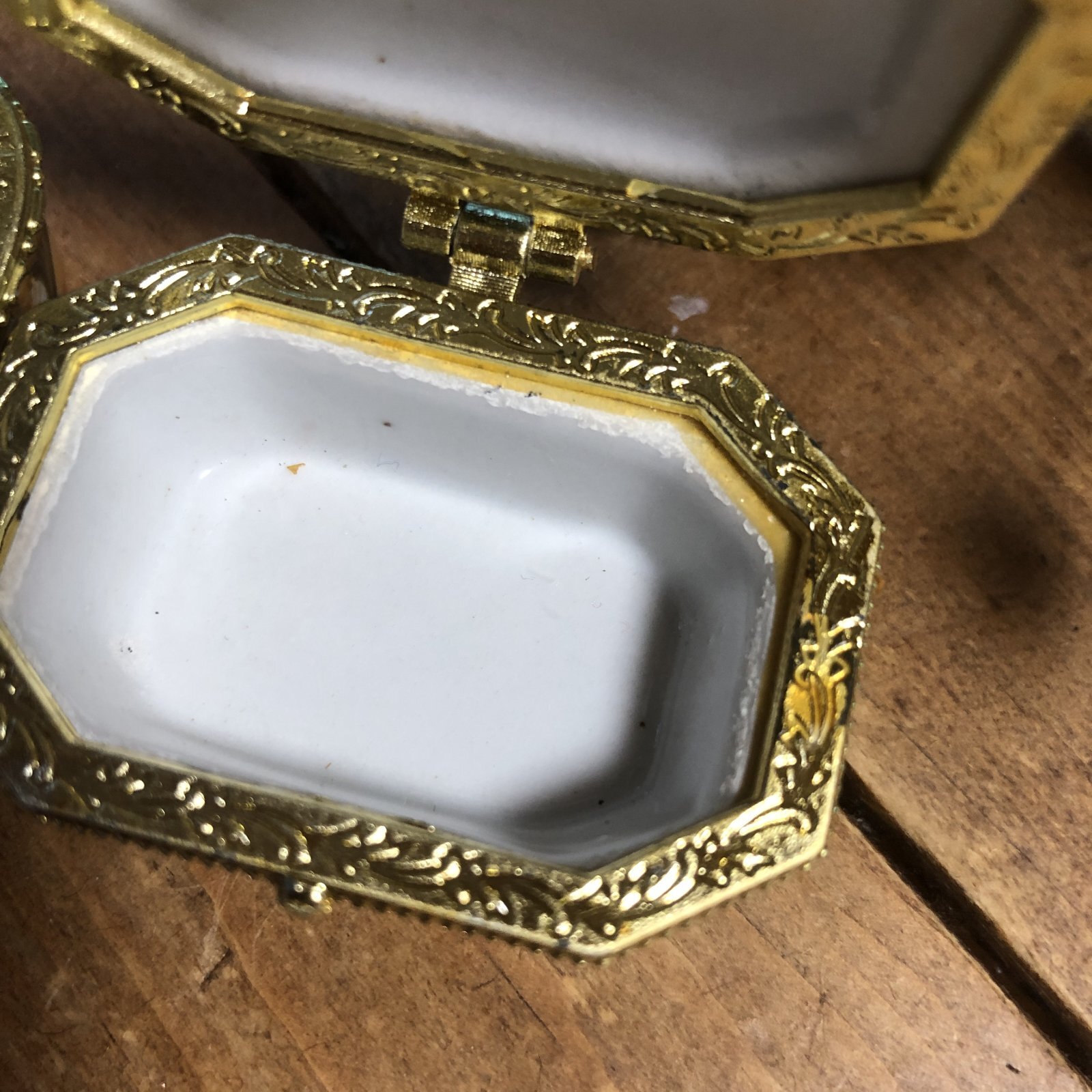 画像: ギフト用品　陶器ケース蓋付き（B級×２個）