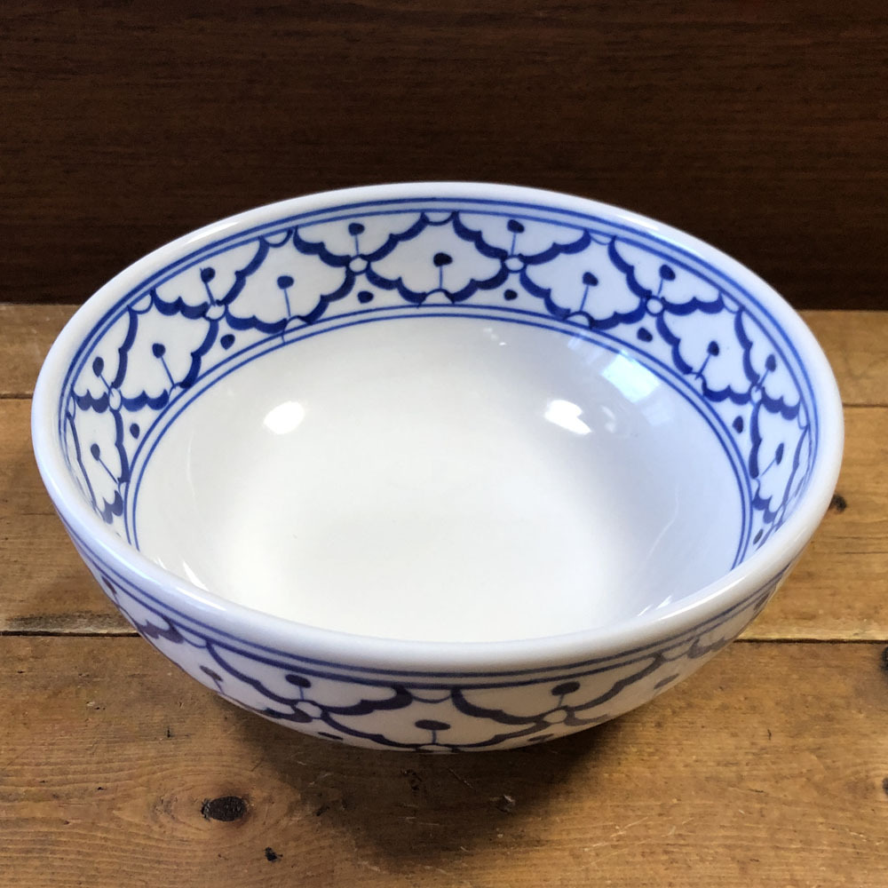 画像2: 【OUTRET】（黒ポチ有り） 青白陶器 お椀　16cm